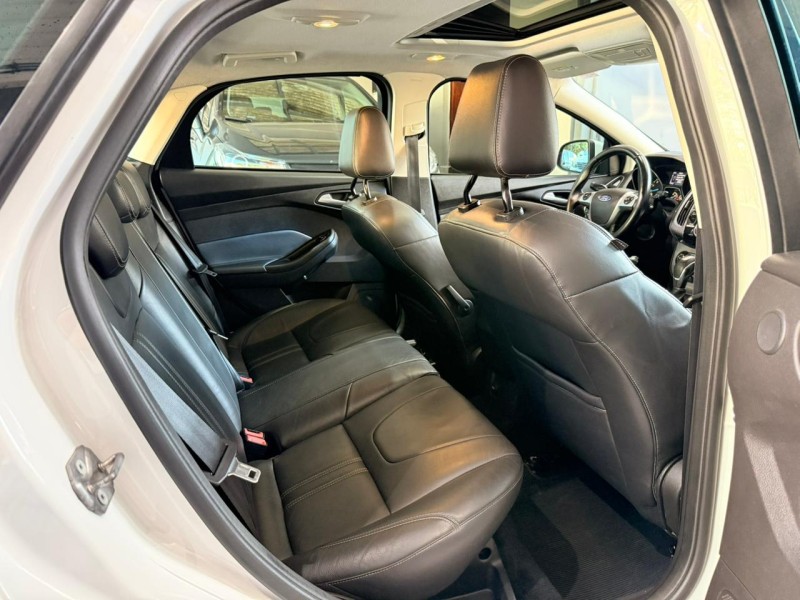 FOCUS 2.0 TITANIUM PLUS HATCH 16V FLEX 4P AUTO - 2015 - FARROUPILHA