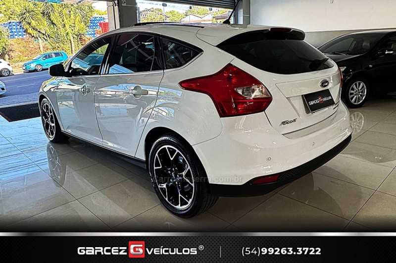 FOCUS 2.0 TITANIUM PLUS HATCH 16V FLEX 4P AUTO - 2015 - BENTO GONçALVES