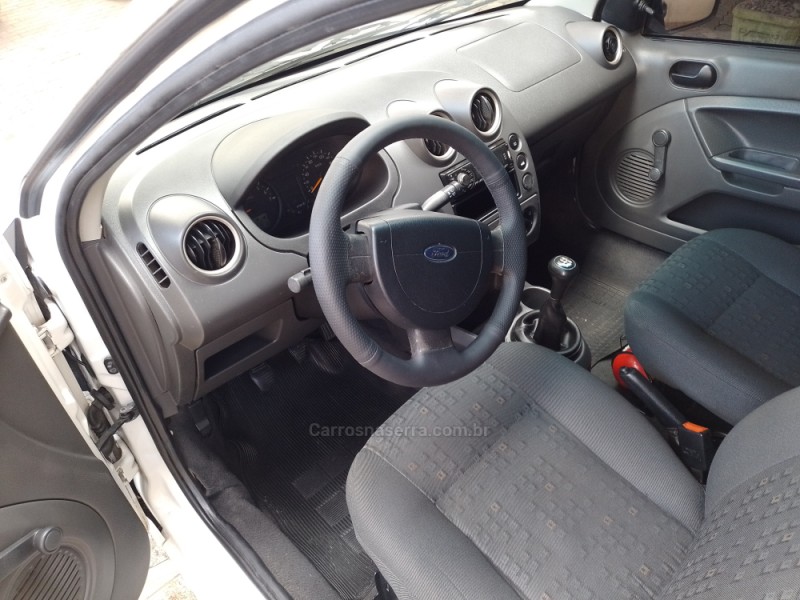 FIESTA 1.0 MPI PERSONNALITÉ SEDAN GASOLINA 4P MANUAL - 2004 - CAXIAS DO SUL