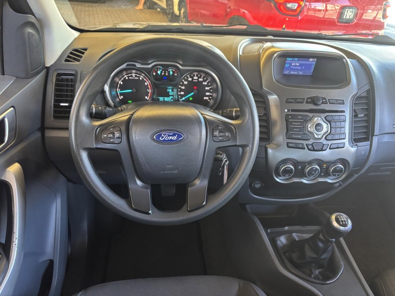 RANGER 2.5 XLT 4X2 CD 16V FLEX 4P MANUAL - 2014 - FARROUPILHA
