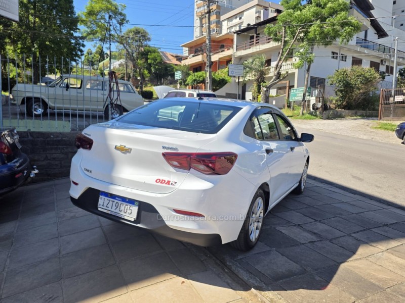 ONIX 1.0	PREMIER PLUS 8V TURBO FLEX 4P AUTOMÁTICO - 2024 - CAXIAS DO SUL