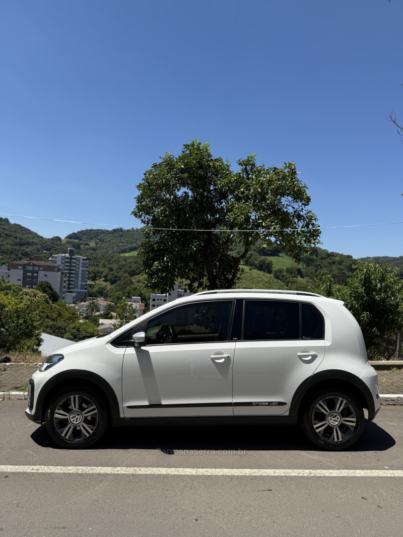 UP 1.0 TSI CROSS 12V FLEX 4P MANUAL - 2018 - NOVA ARAçá