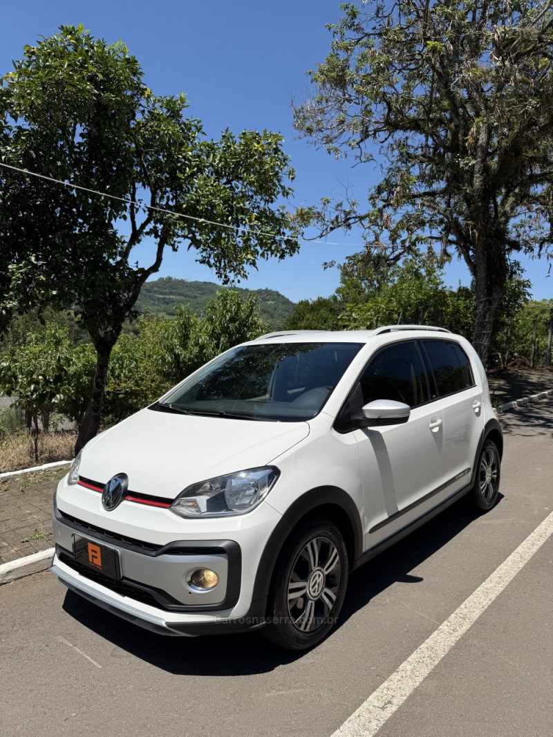 UP 1.0 TSI CROSS 12V FLEX 4P MANUAL - 2018 - NOVA ARAçá