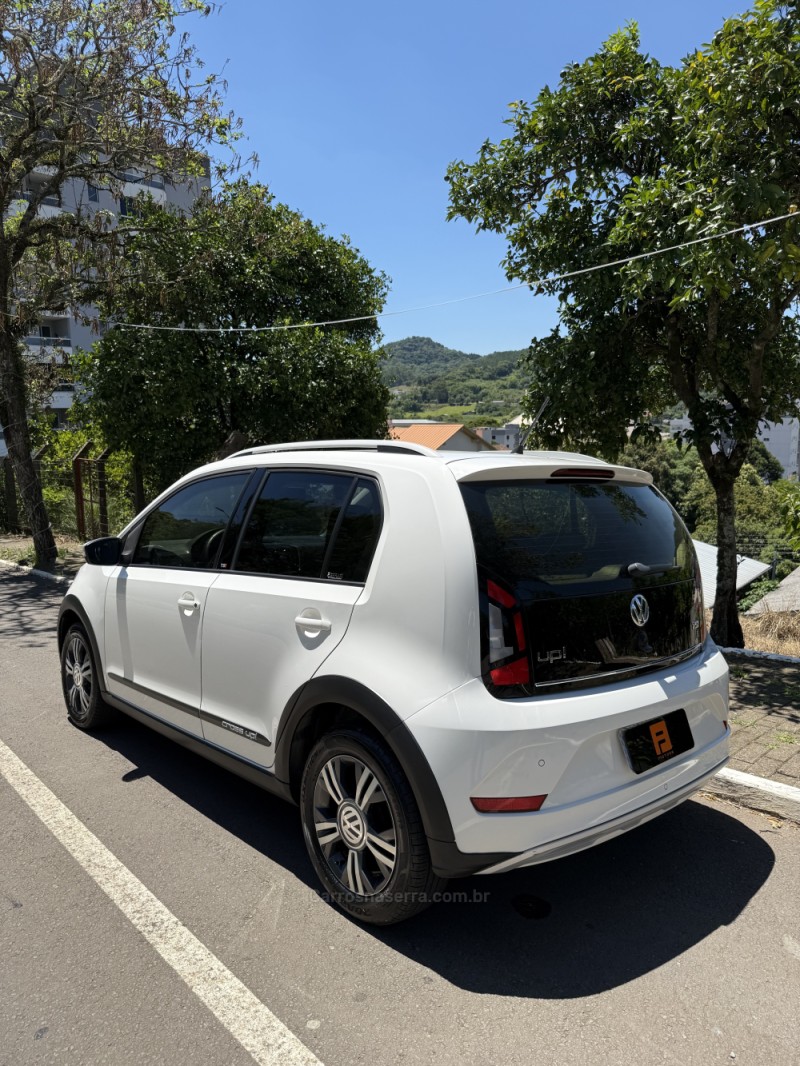 UP 1.0 TSI CROSS 12V FLEX 4P MANUAL - 2018 - NOVA ARAçá