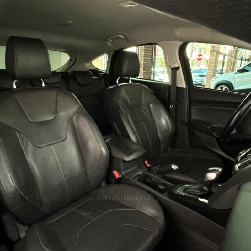 FOCUS 2.0 TITANIUM HATCH 16V FLEX 4P AUTOMÁTICO - 2016 - VACARIA