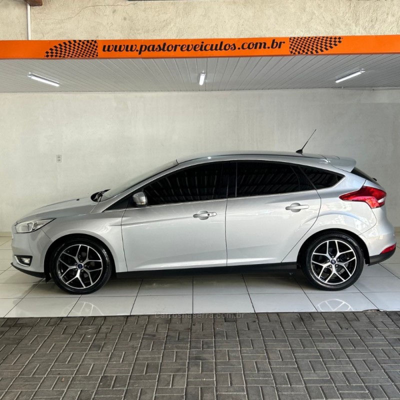 FOCUS 2.0 TITANIUM HATCH 16V FLEX 4P AUTOMÁTICO - 2016 - VACARIA