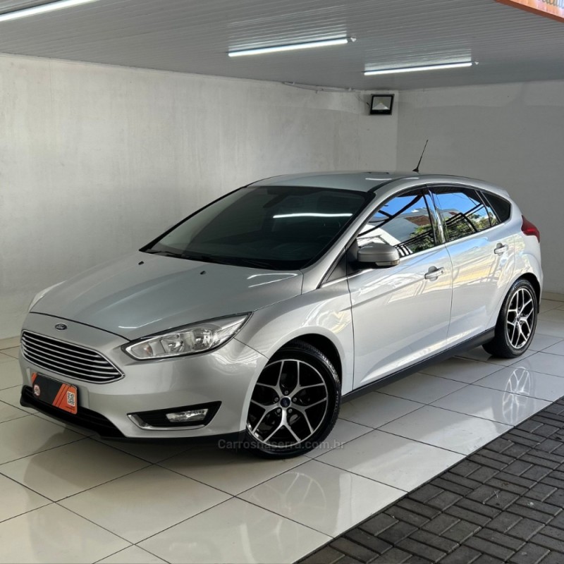 focus 2.0 titanium hatch 16v flex 4p automatico 2016 vacaria