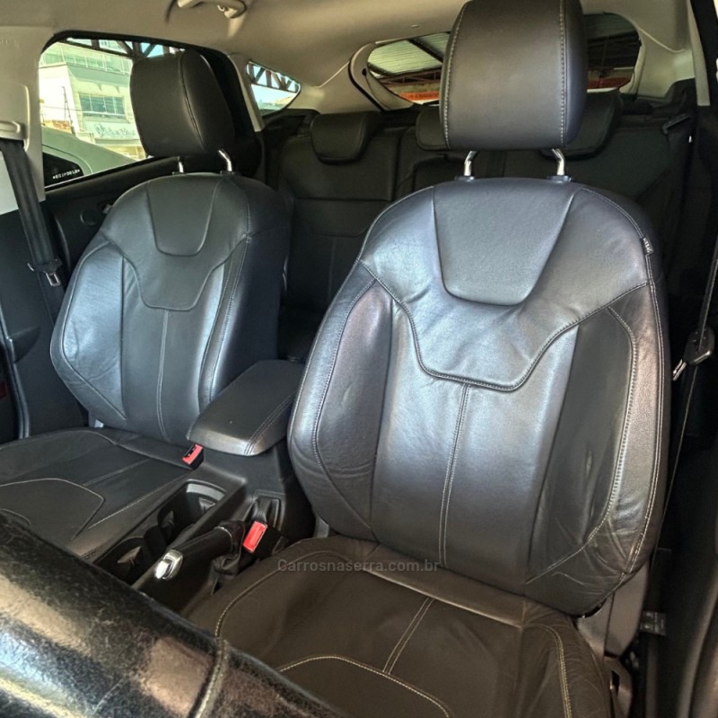 FOCUS 2.0 TITANIUM HATCH 16V FLEX 4P AUTOMÁTICO - 2016 - VACARIA