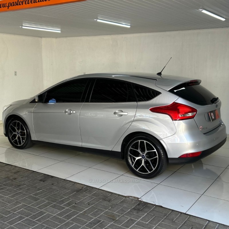 FOCUS 2.0 TITANIUM HATCH 16V FLEX 4P AUTOMÁTICO - 2016 - VACARIA