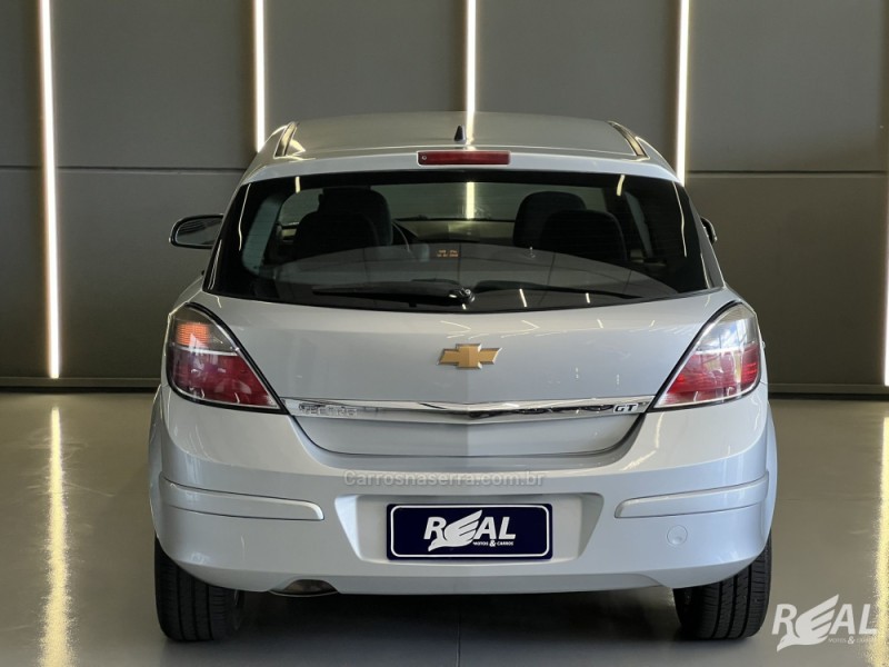 VECTRA 2.0 MPFI GT HATCH 8V FLEX 4P MANUAL - 2011 - SAPIRANGA