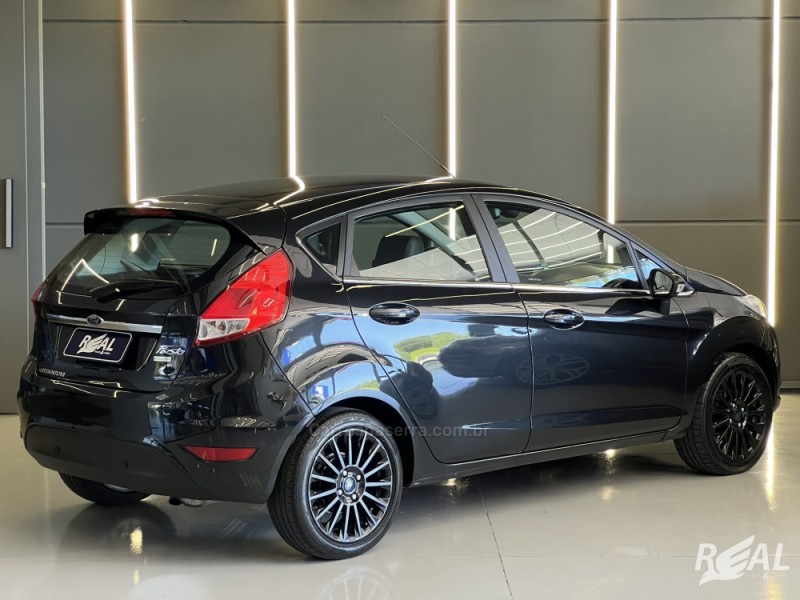 FIESTA 1.0 ECOBOOST TITANIUM HATCH 12V GASOLINA 4P AUTOMÁTICO - 2017 - SAPIRANGA