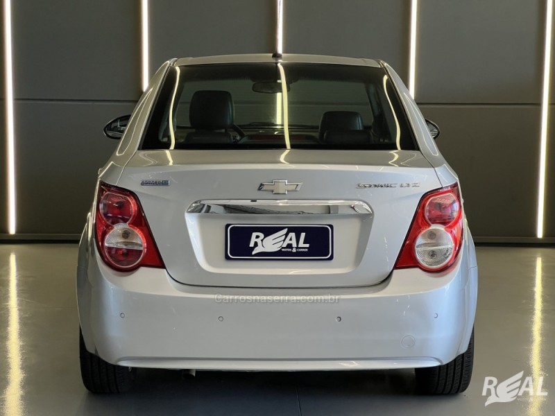 SONIC 1.6 LTZ SEDAN 16V FLEX 4P AUTOMÁTICO - 2014 - SAPIRANGA