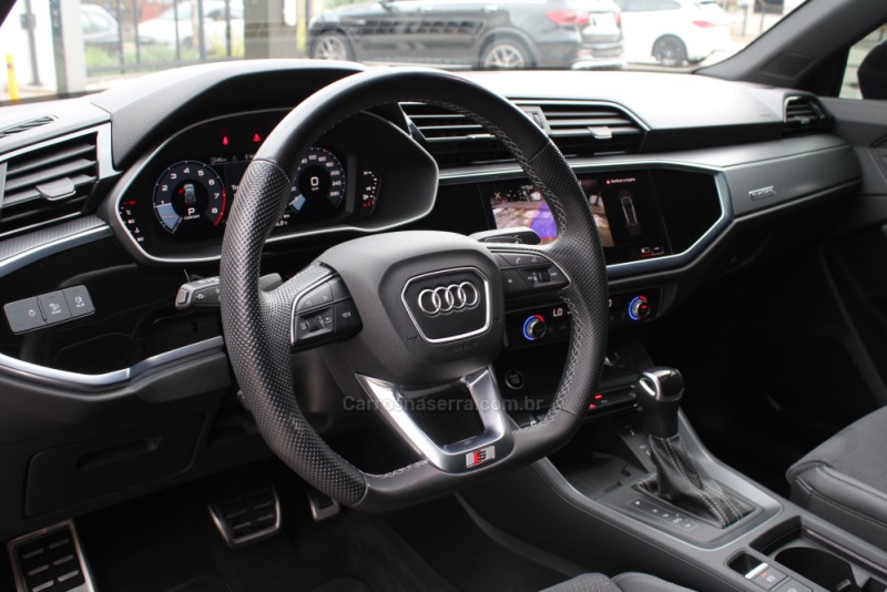 Q3 2.0 TFSI PERFORMANCE BLACK QUATTRO GASOLINA 4P AUTOMÁTICO - 2024 - CAXIAS DO SUL