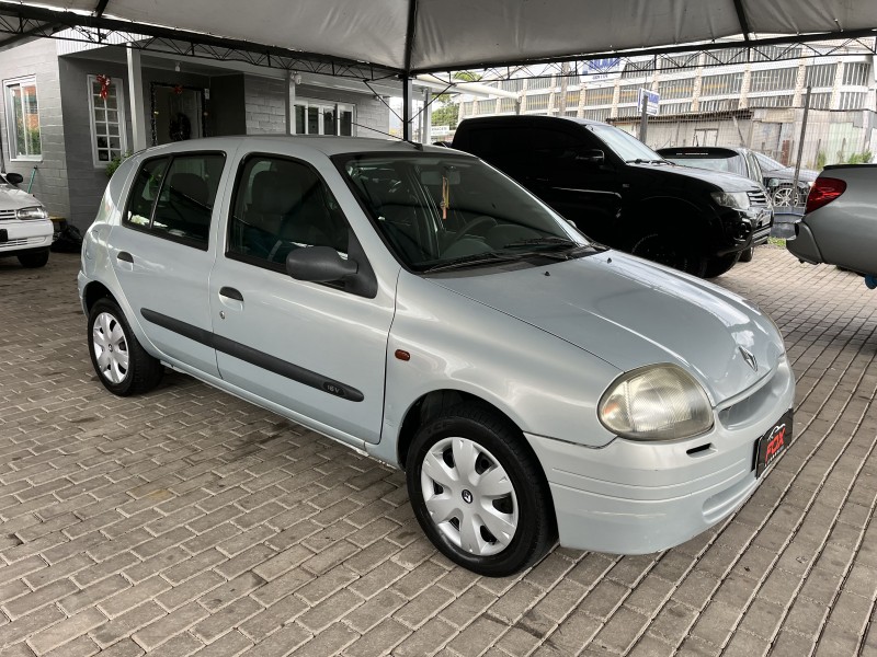 CLIO 1.0 RN 16V GASOLINA 4P MANUAL - 2001 - CAXIAS DO SUL