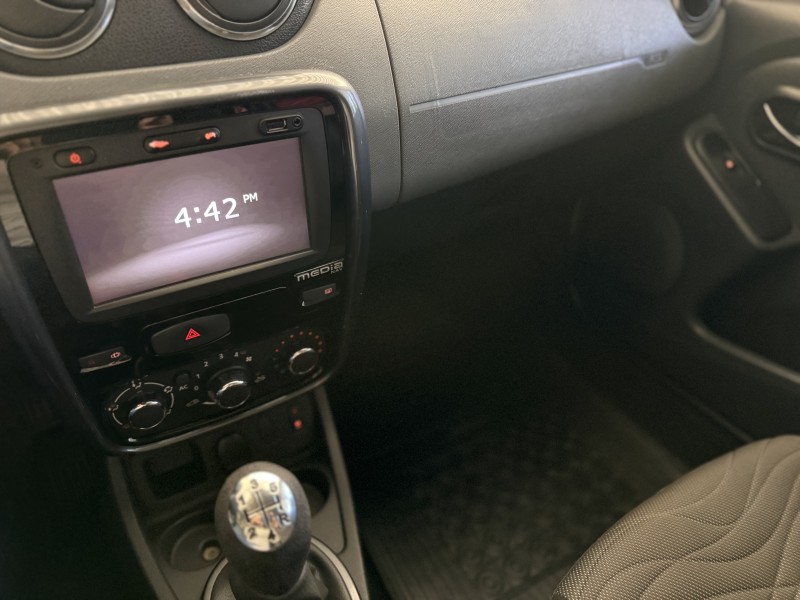 DUSTER 1.6 DYNAMIQUE 4X2 16V FLEX 4P MANUAL - 2015 - NOVA PETRóPOLIS