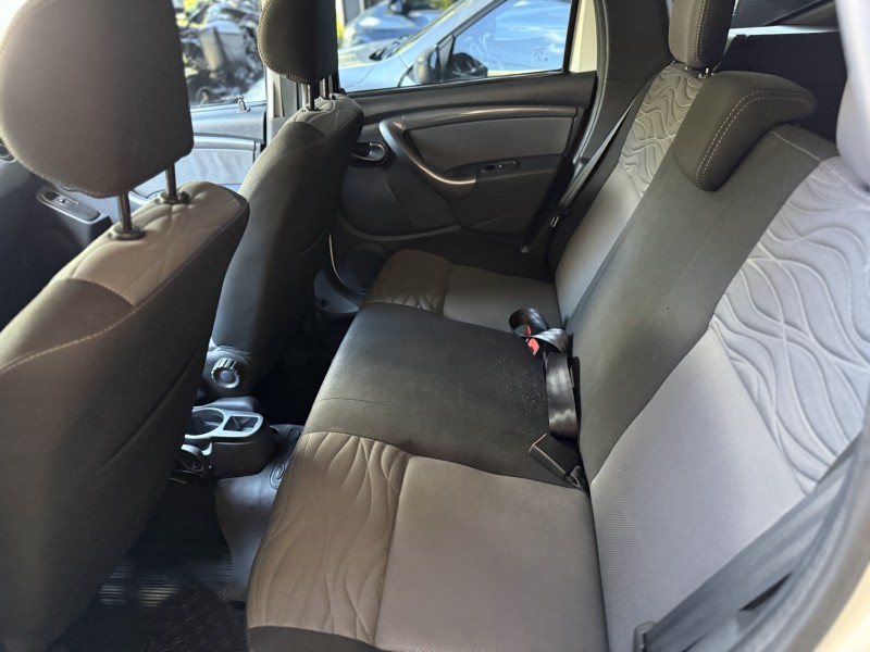 DUSTER 1.6 DYNAMIQUE 4X2 16V FLEX 4P MANUAL - 2015 - NOVA PETRóPOLIS