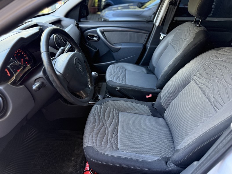 DUSTER 1.6 DYNAMIQUE 4X2 16V FLEX 4P MANUAL - 2015 - NOVA PETRóPOLIS