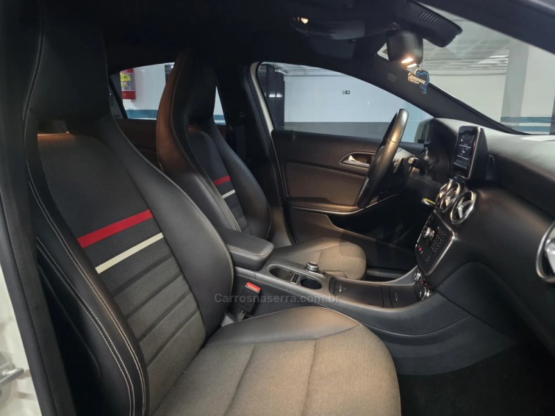 A 200 1.6 TURBO URBAN 16V GASOLINA 4P AUTOMÁTICO - 2015 - PORTO ALEGRE