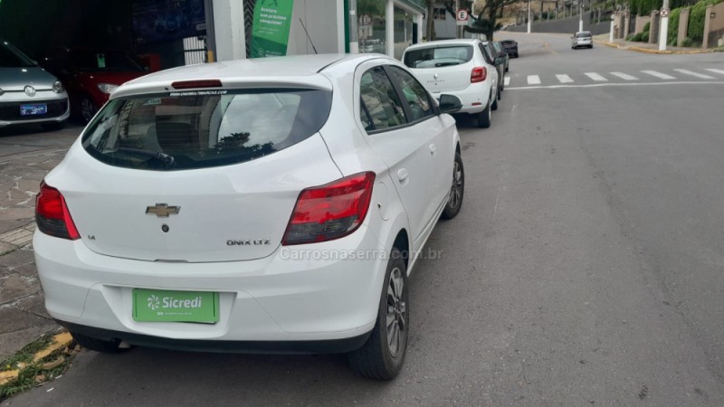 ONIX 1.4 MPFI LTZ 8V FLEX 4P MANUAL - 2015 - BENTO GONçALVES