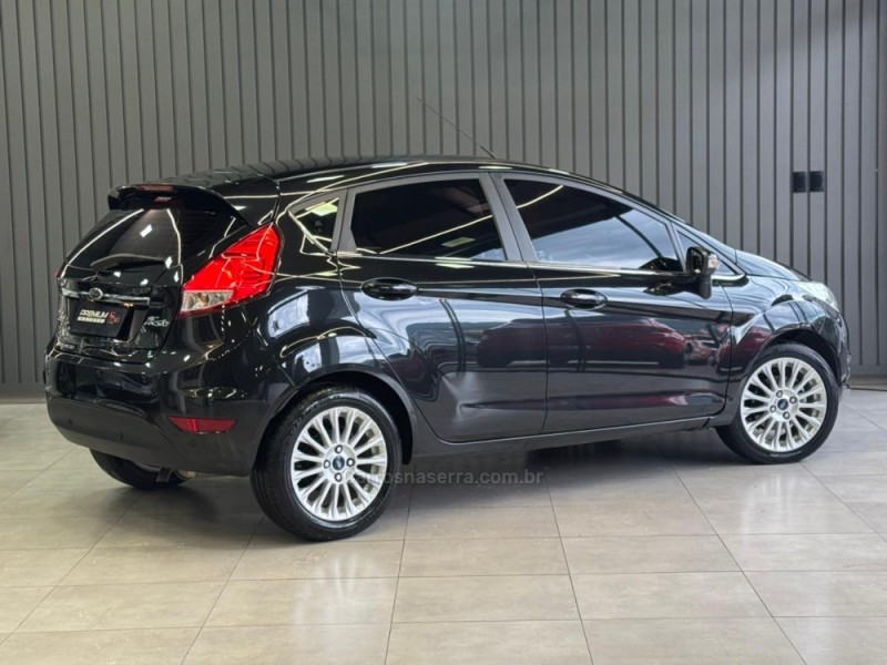 FIESTA 1.6 TITANIUM HATCH 16V FLEX 4P AUTOMÁTICO - 2014 - DOIS IRMãOS