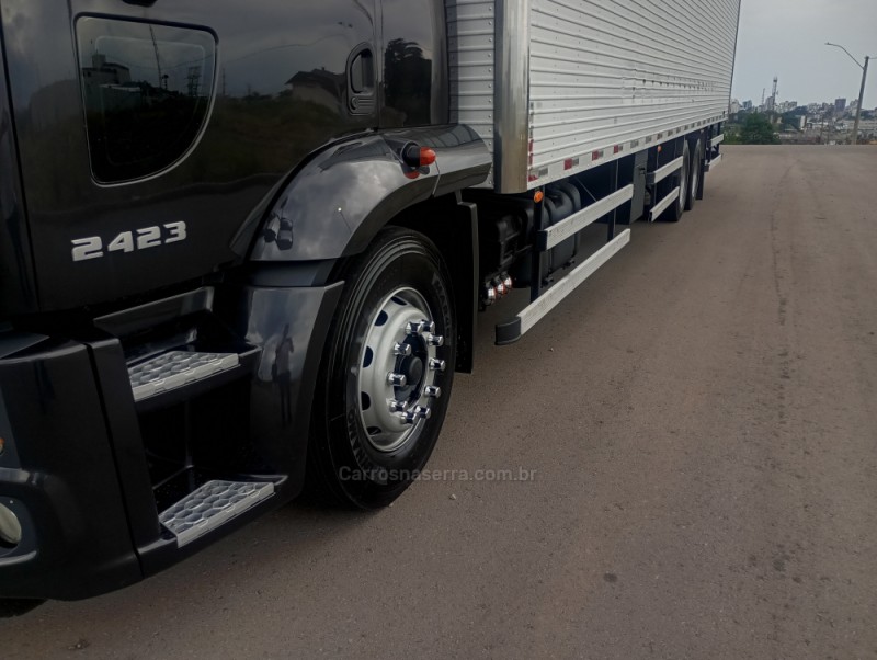 CARGO 2423 E 6X2 TURBO - 2013 - FARROUPILHA
