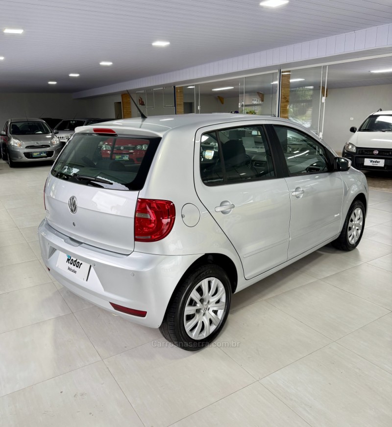 FOX 1.0 MI TREND 8V FLEX 4P MANUAL - 2013 - VILA FLORES