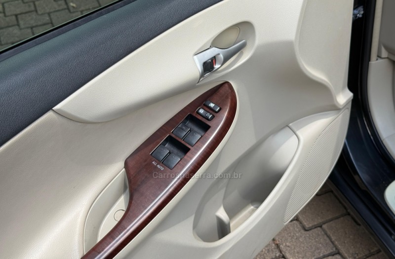 COROLLA 2.0 ALTIS PREMIUM 16V FLEX 4P AUTOMÁTICO - 2012 - GUAPORé