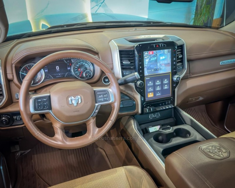 3500 LARAMIE 6.7 CD 4X4 TURBO DIESEL 4P AUTOMÁTICO - 2022 - GARIBALDI