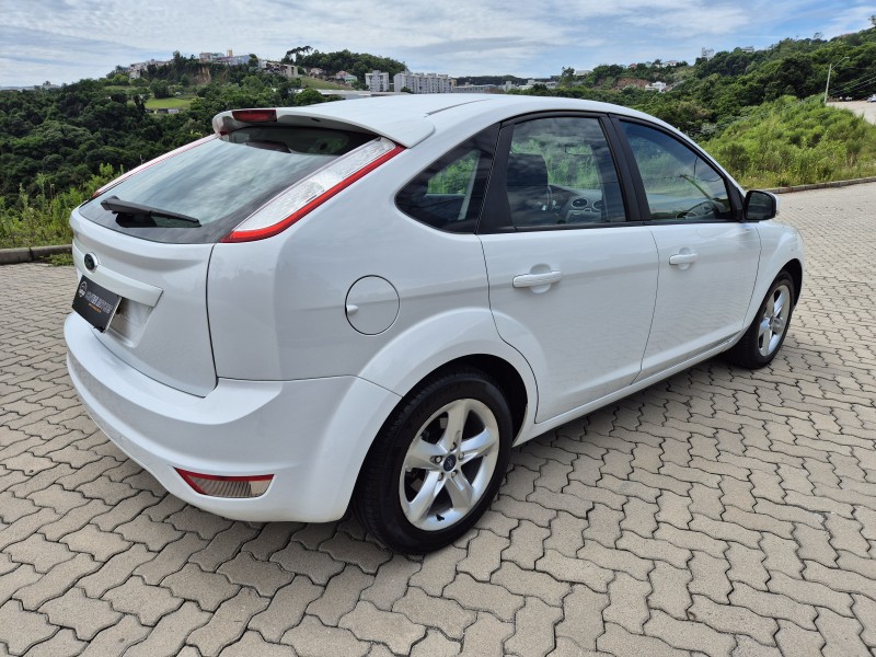 FOCUS 1.6 GLX 16V FLEX 4P MANUAL - 2013 - BENTO GONçALVES