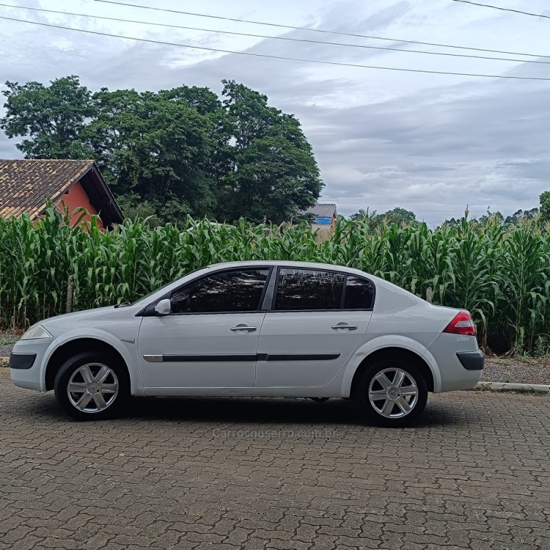 MÉGANE 2.0 DYNAMIQUE SEDAN 16V GASOLINA 4P MANUAL - 2008 - IVOTI