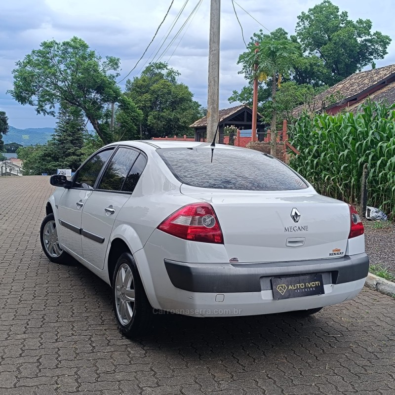 MÉGANE 2.0 DYNAMIQUE SEDAN 16V GASOLINA 4P MANUAL - 2008 - IVOTI