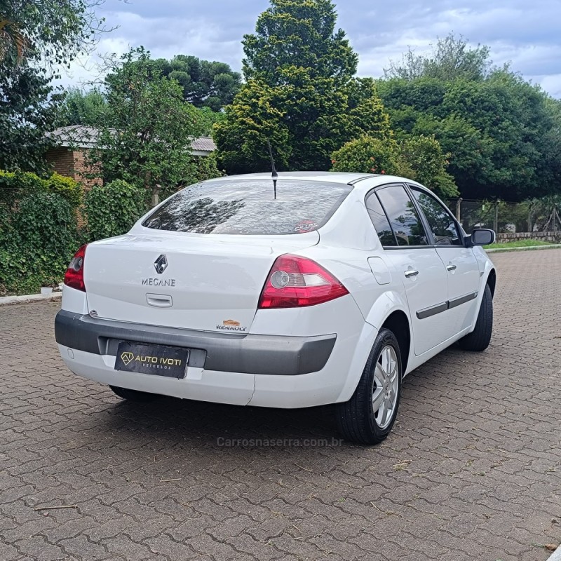 MÉGANE 2.0 DYNAMIQUE SEDAN 16V GASOLINA 4P MANUAL - 2008 - IVOTI