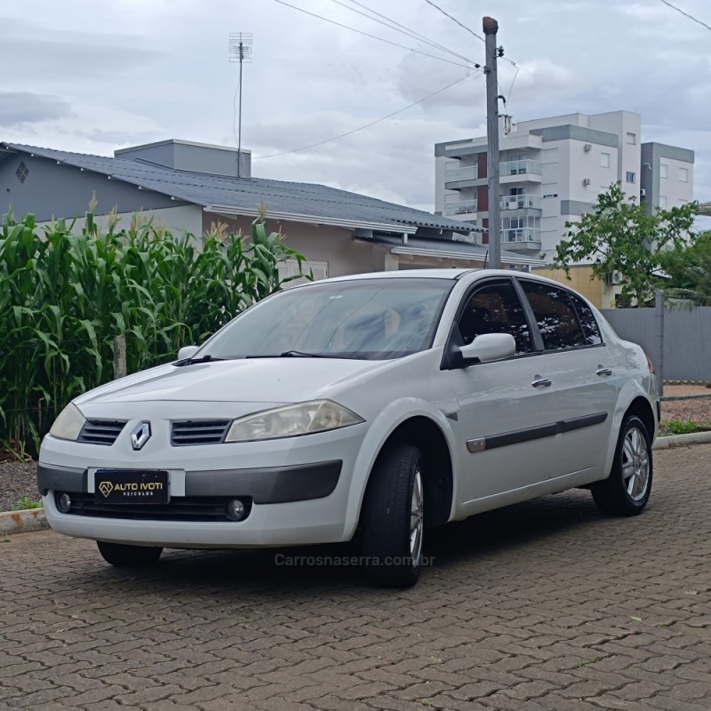 MÉGANE 2.0 DYNAMIQUE SEDAN 16V GASOLINA 4P MANUAL - 2008 - IVOTI