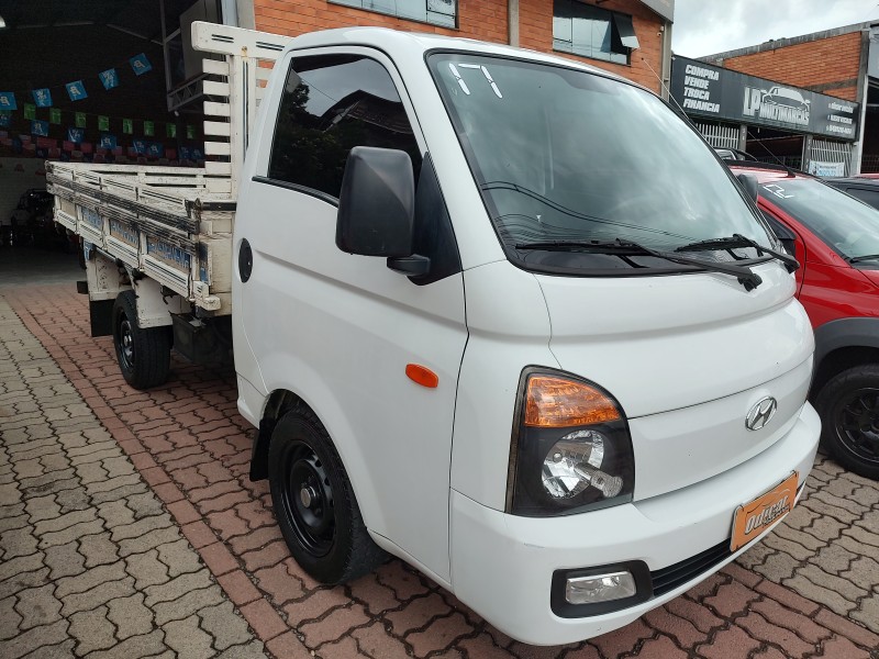 hr 2.5 longo sem cacamba 4x2 16v 130cv turbo intercooler diesel 2p manual 2017 caxias do sul