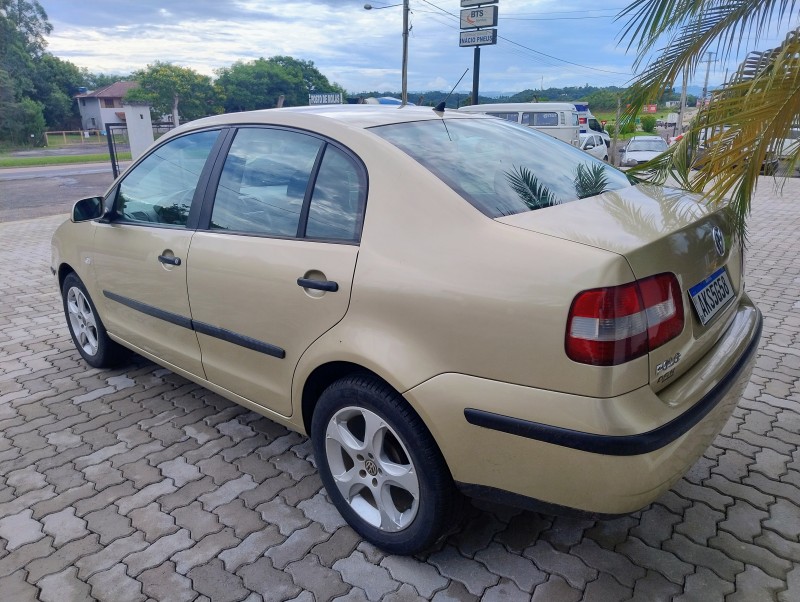 POLO SEDAN 1.6 8V GASOLINA 4P MANUAL - 2003 - SãO SEBASTIãO DO CAí
