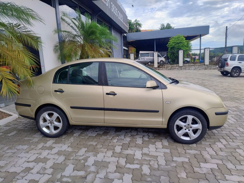 POLO SEDAN 1.6 8V GASOLINA 4P MANUAL - 2003 - SãO SEBASTIãO DO CAí