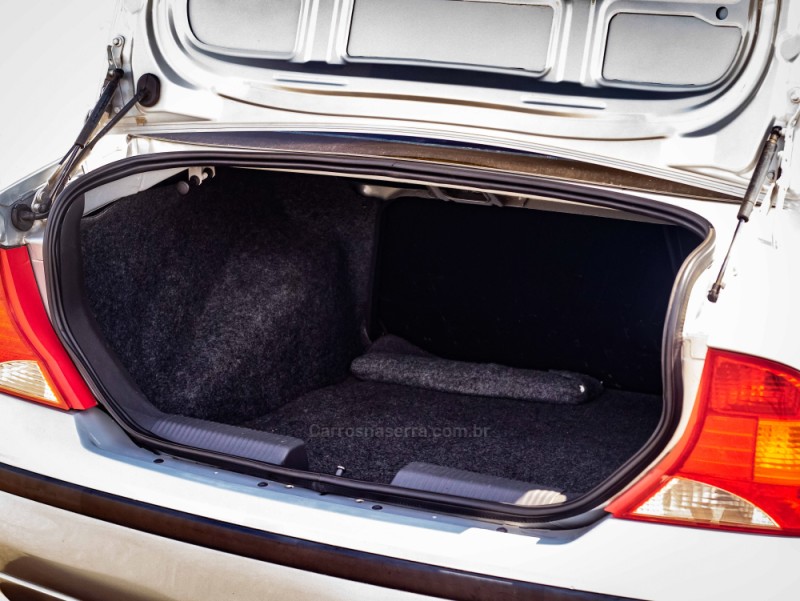 FOCUS 1.6 8V GASOLINA 4P MANUAL - 2008 - CAXIAS DO SUL