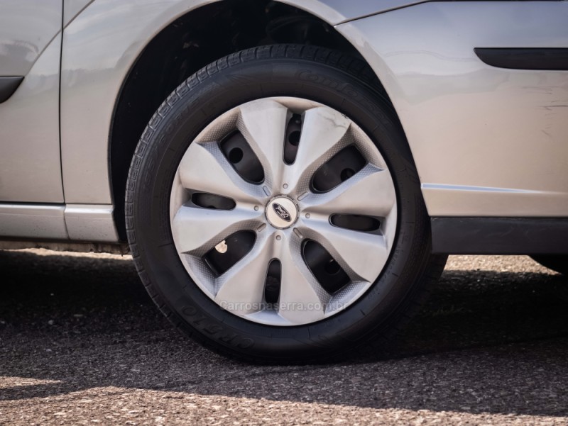 FOCUS 1.6 8V GASOLINA 4P MANUAL - 2008 - CAXIAS DO SUL