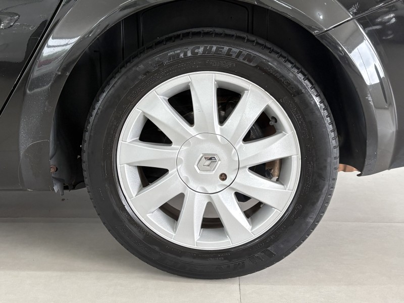 MÉGANE 2.0 DYNAMIQUE GRAND TOUR 16V GASOLINA 4P AUTOMÁTICO - 2011 - BENTO GONçALVES