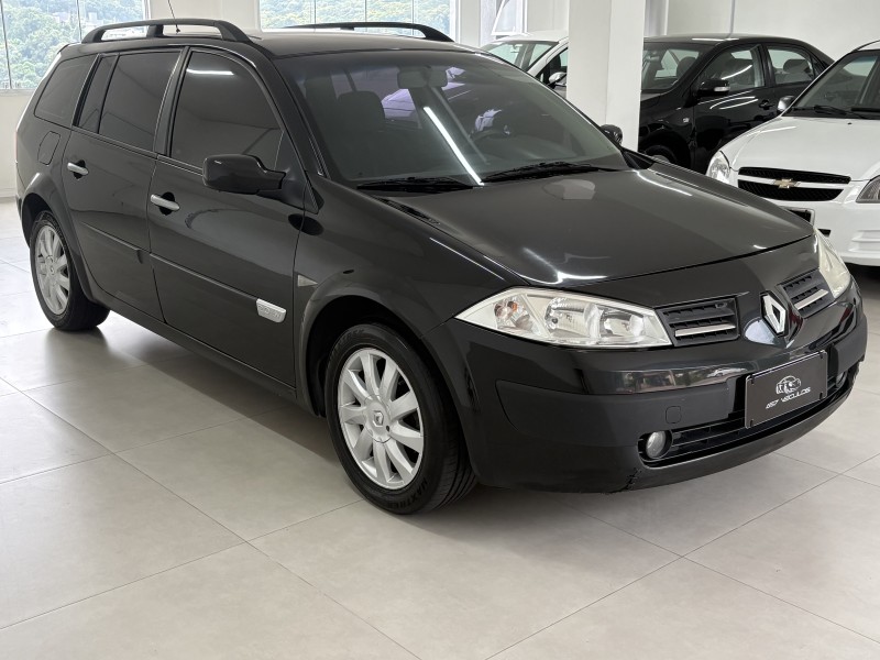 MÉGANE 2.0 DYNAMIQUE GRAND TOUR 16V GASOLINA 4P AUTOMÁTICO - 2011 - BENTO GONçALVES