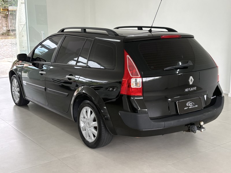 MÉGANE 2.0 DYNAMIQUE GRAND TOUR 16V GASOLINA 4P AUTOMÁTICO - 2011 - BENTO GONçALVES