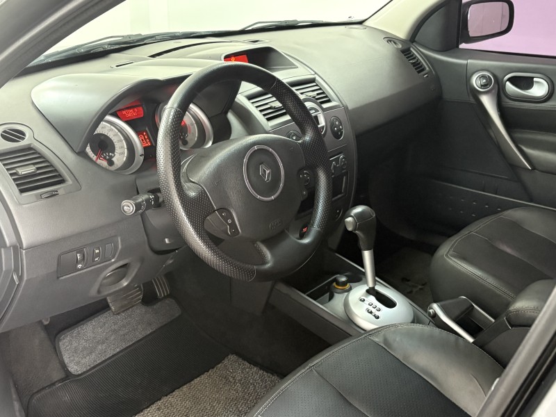 MÉGANE 2.0 DYNAMIQUE GRAND TOUR 16V GASOLINA 4P AUTOMÁTICO - 2011 - BENTO GONçALVES