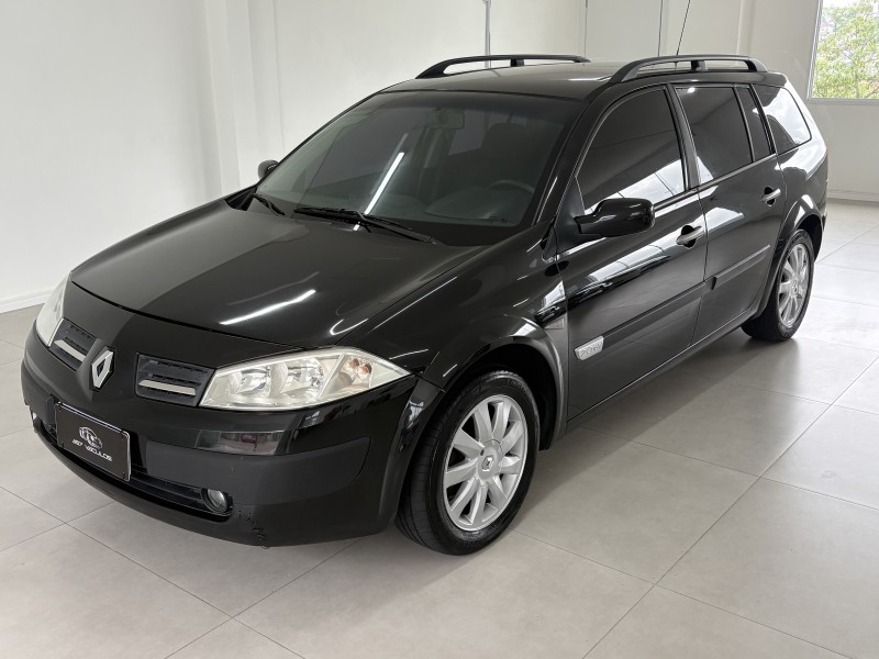 MÉGANE 2.0 DYNAMIQUE GRAND TOUR 16V GASOLINA 4P AUTOMÁTICO - 2011 - BENTO GONçALVES