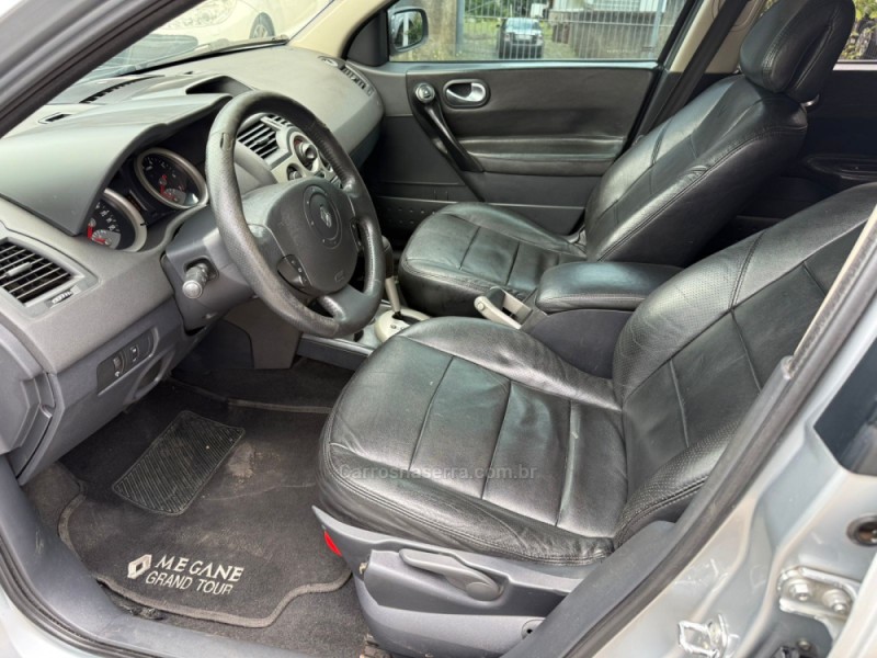 MÉGANE 2.0 DYNAMIQUE GRAND TOUR 16V GASOLINA 4P AUTOMÁTICO - 2008 - FARROUPILHA