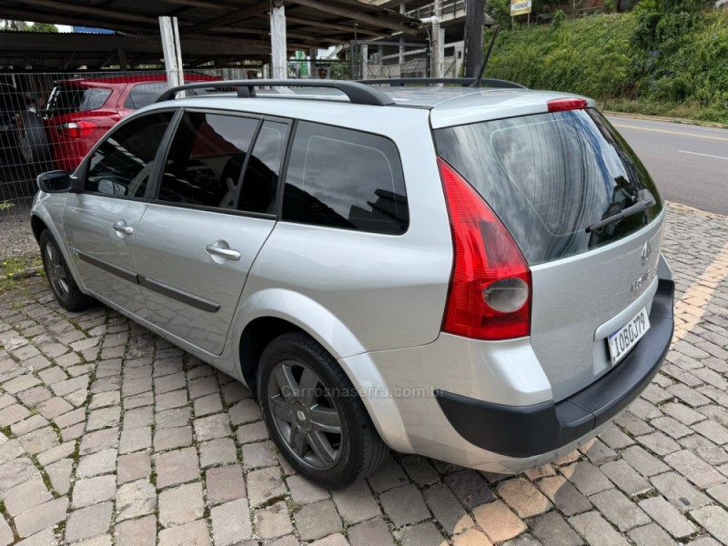 MÉGANE 2.0 DYNAMIQUE GRAND TOUR 16V GASOLINA 4P AUTOMÁTICO - 2008 - FARROUPILHA