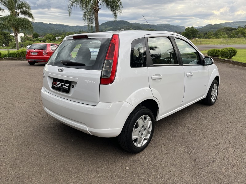 FIESTA 1.0 SE 8V FLEX 4P MANUAL - 2014 - BOM PRINCíPIO