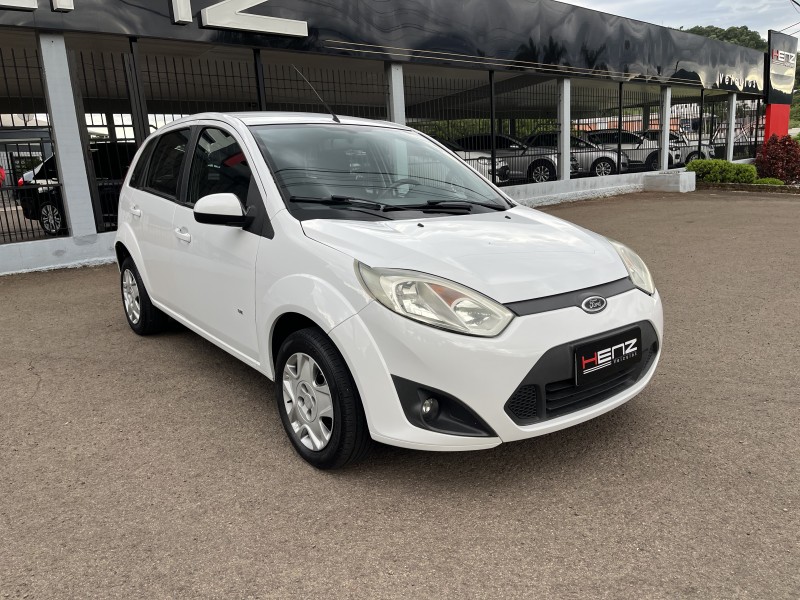 FIESTA 1.0 SE 8V FLEX 4P MANUAL - 2014 - BOM PRINCíPIO