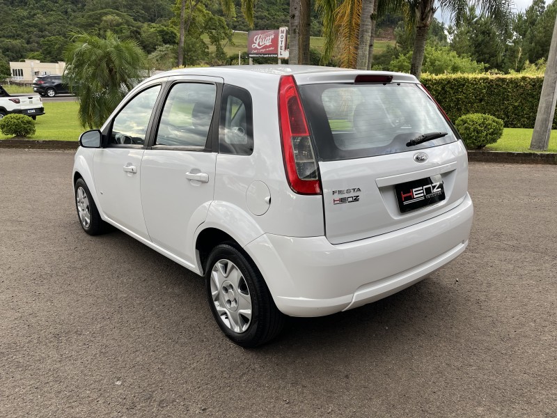 FIESTA 1.0 SE 8V FLEX 4P MANUAL - 2014 - BOM PRINCíPIO