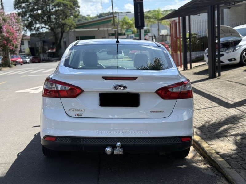 FOCUS 2.0 SE SEDAN 16V FLEX 4P AUTOMÁTICO - 2014 - PAROBé