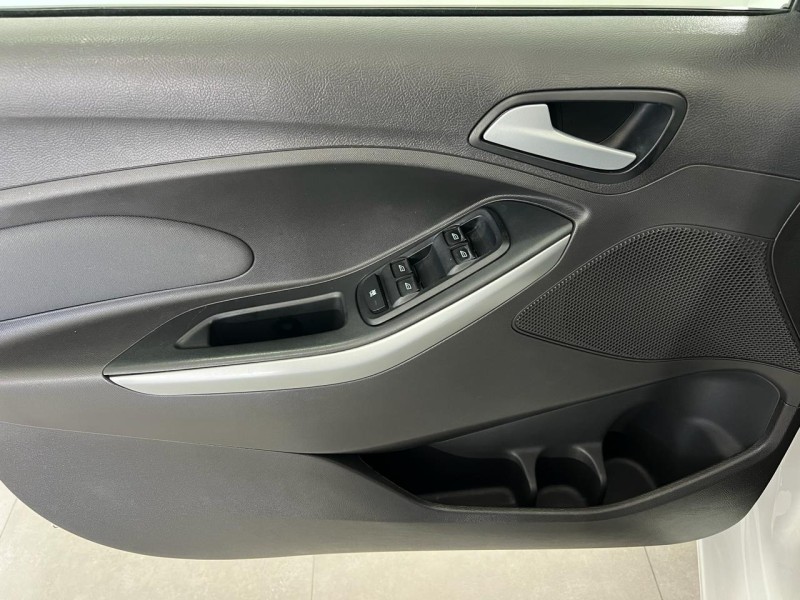 KA 1.5 SEL 16V FLEX 4P MANUAL - 2015 - FARROUPILHA